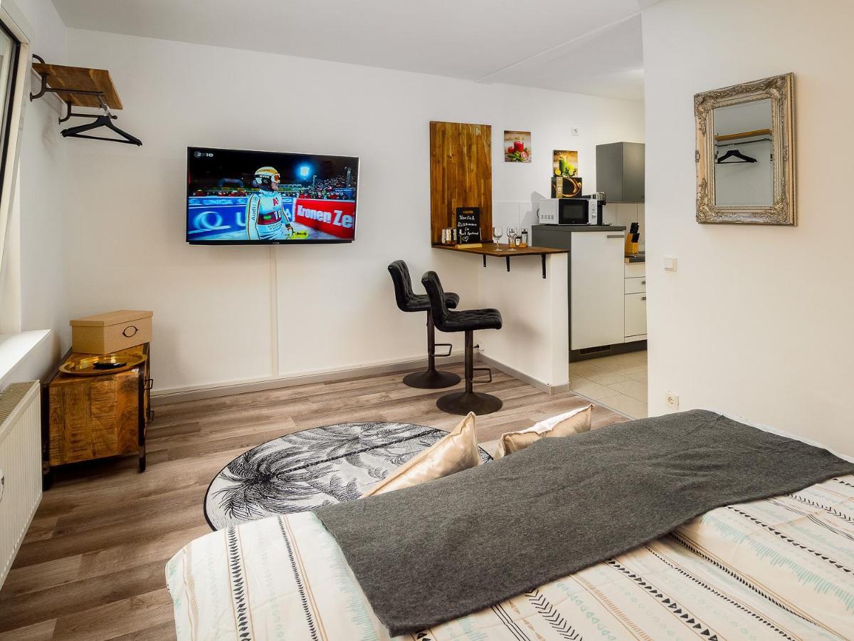 Gemuetliche & Individuelle Ferienwohnungen In Krefeld - Junik Apartments Bagian luar foto