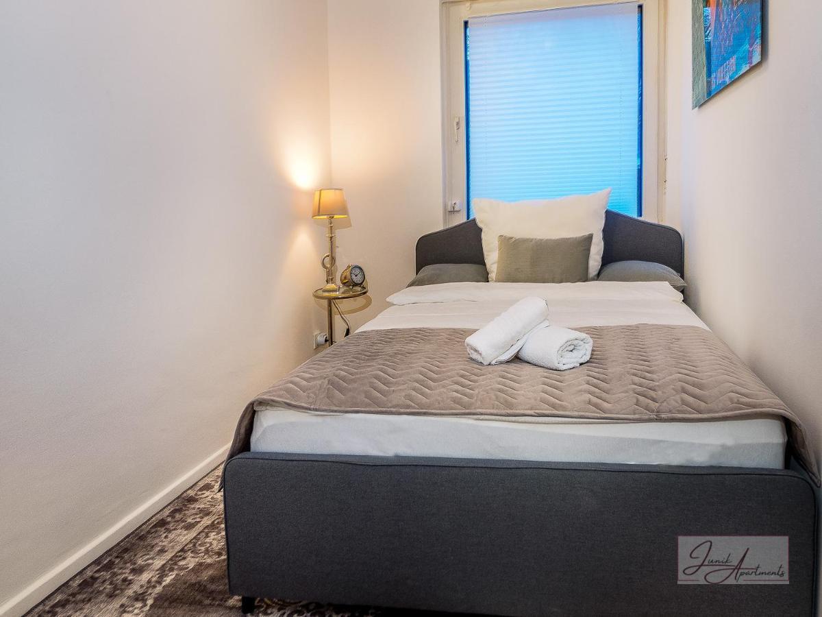 Gemuetliche & Individuelle Ferienwohnungen In Krefeld - Junik Apartments Bagian luar foto
