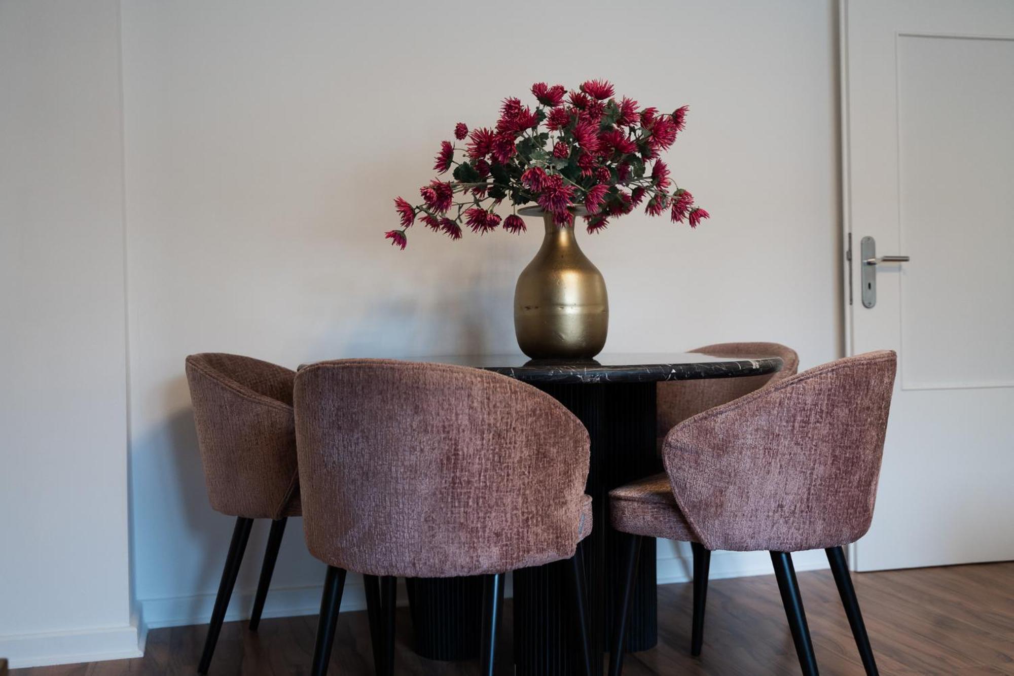 Gemuetliche & Individuelle Ferienwohnungen In Krefeld - Junik Apartments Bagian luar foto