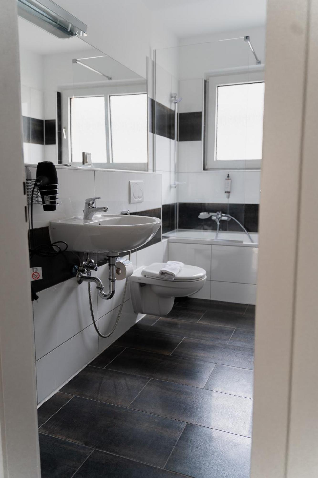 Gemuetliche & Individuelle Ferienwohnungen In Krefeld - Junik Apartments Ruang foto