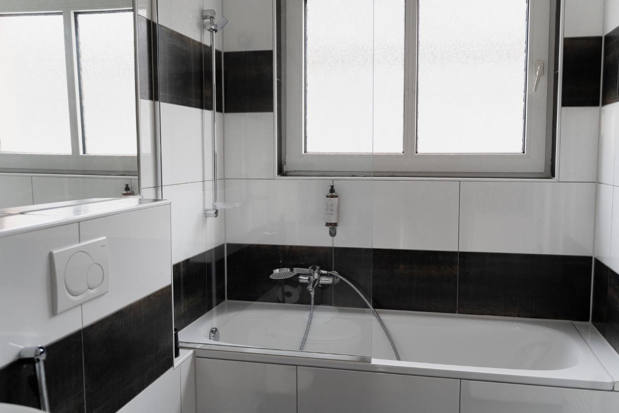 Gemuetliche & Individuelle Ferienwohnungen In Krefeld - Junik Apartments Ruang foto